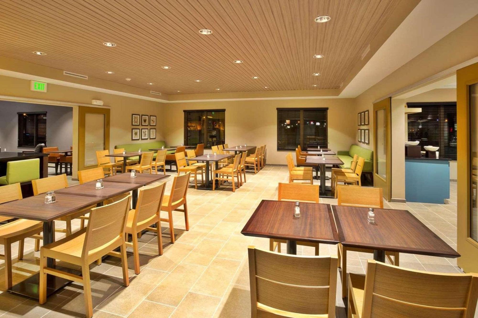 Country Inn & Suites By Radisson, Springfield Southeast מראה חיצוני תמונה